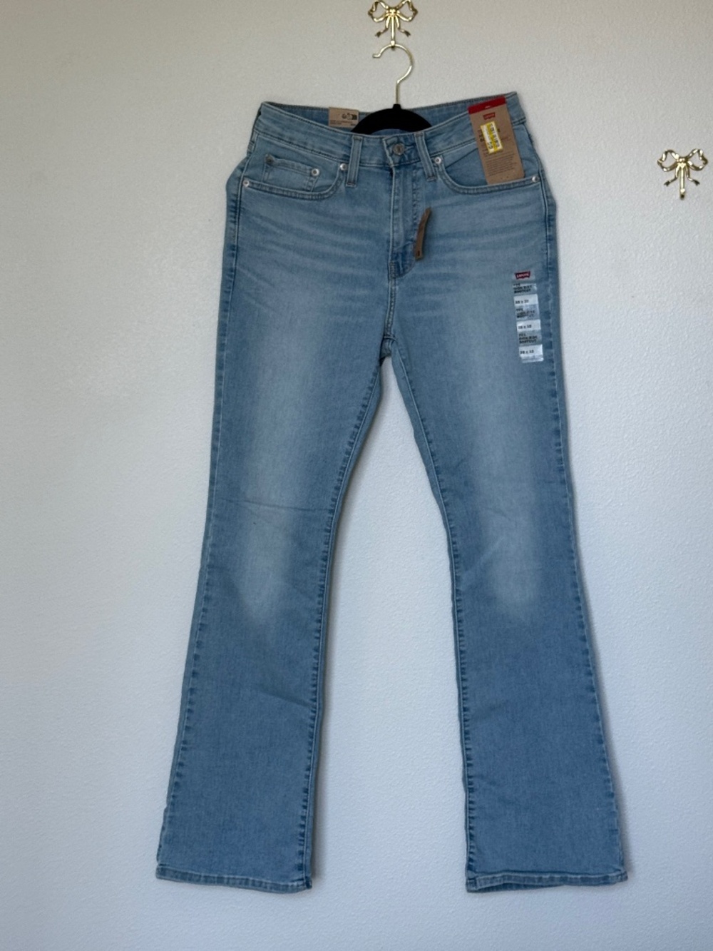 NWT 28x32 Levi's Women's 725 High Rise Bootcut Jeans - Picture 5 of 11